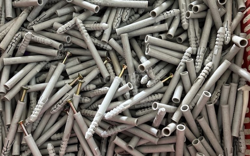 ứng dụng phổ biến của tắc kê nhựa