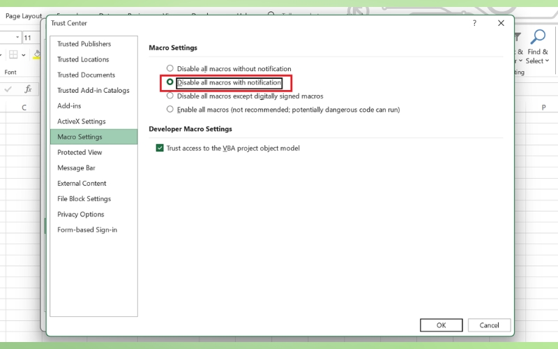 chọn tùy chọn Enable all macros hoặc Disable all macros with notification
